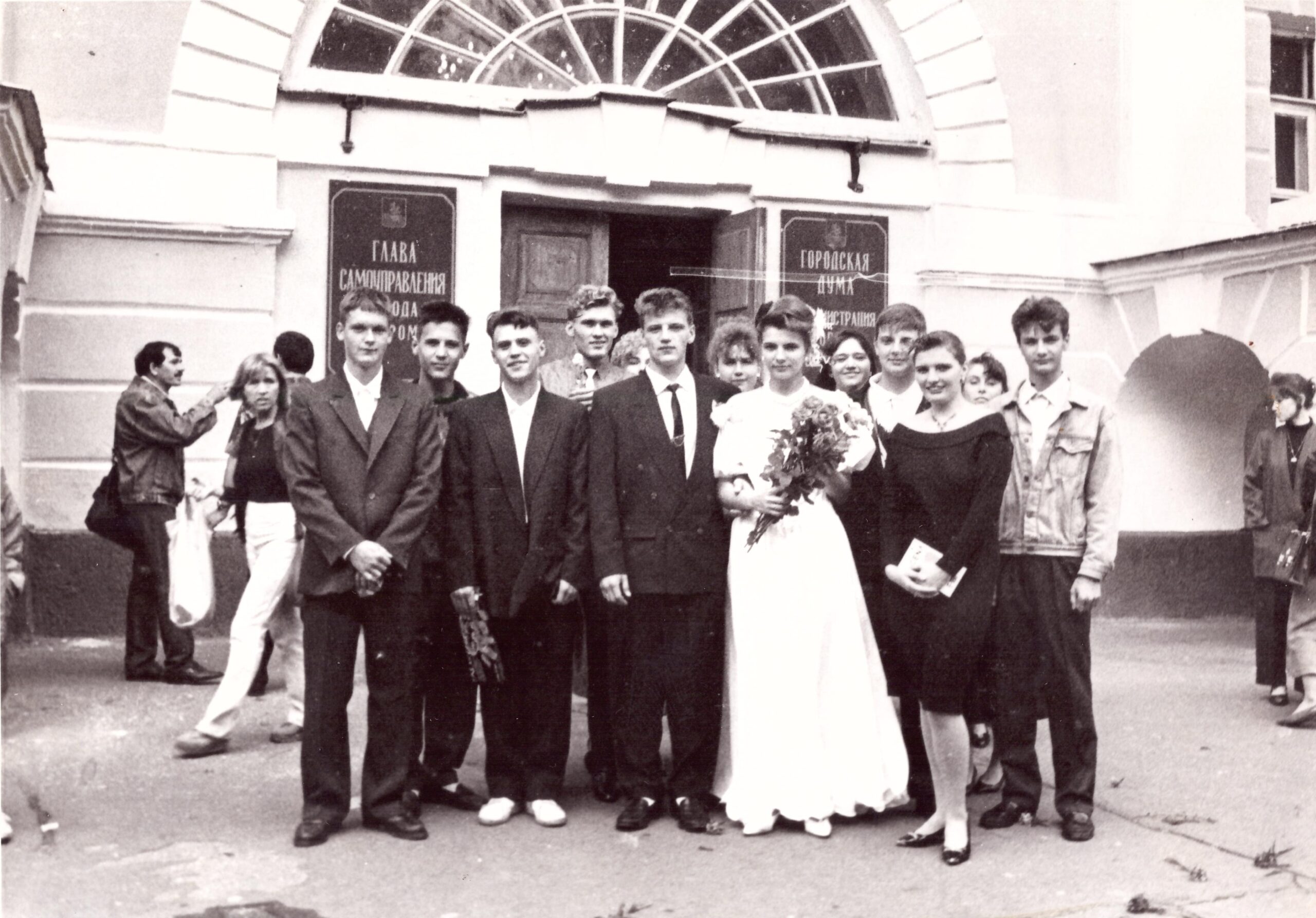 Анатолий Калашников на свадьбе друзей 1994