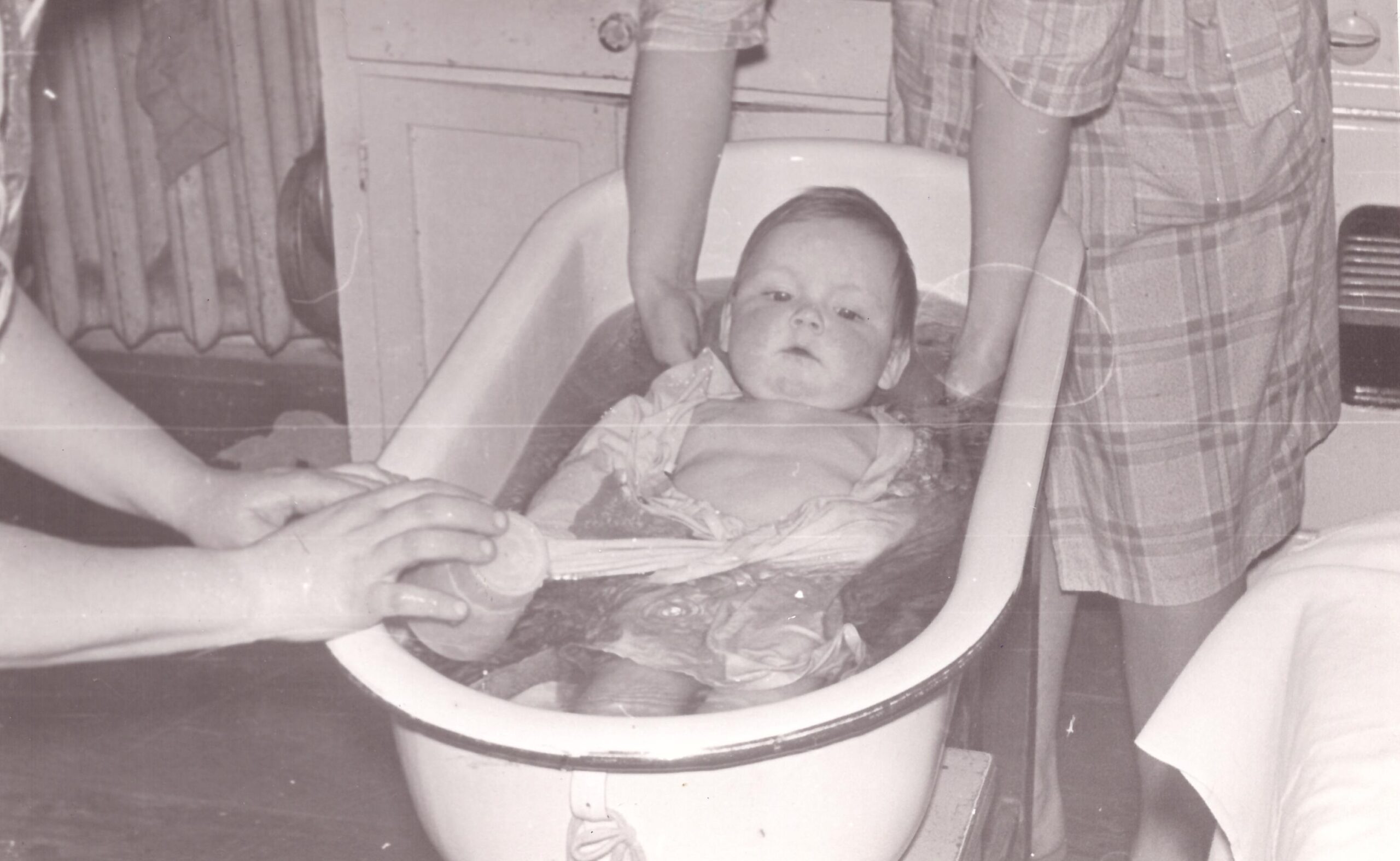 Толя Калашников в ванной 1977